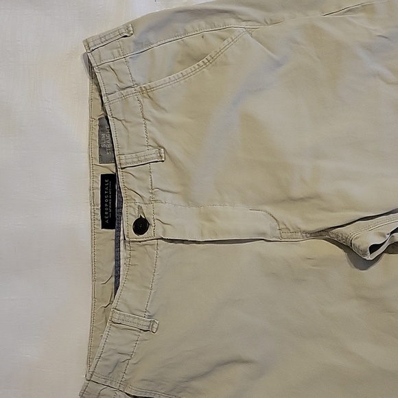 Aeropostale Other - Aeropostale Khaki pants size 32/34